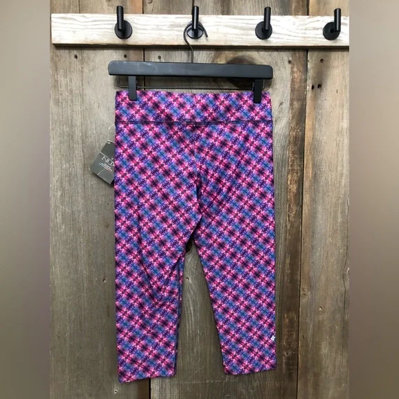 NUX Rio Capri Leggings in Kaleidoscope Painted Plum Size Small - Picture 3 of 14